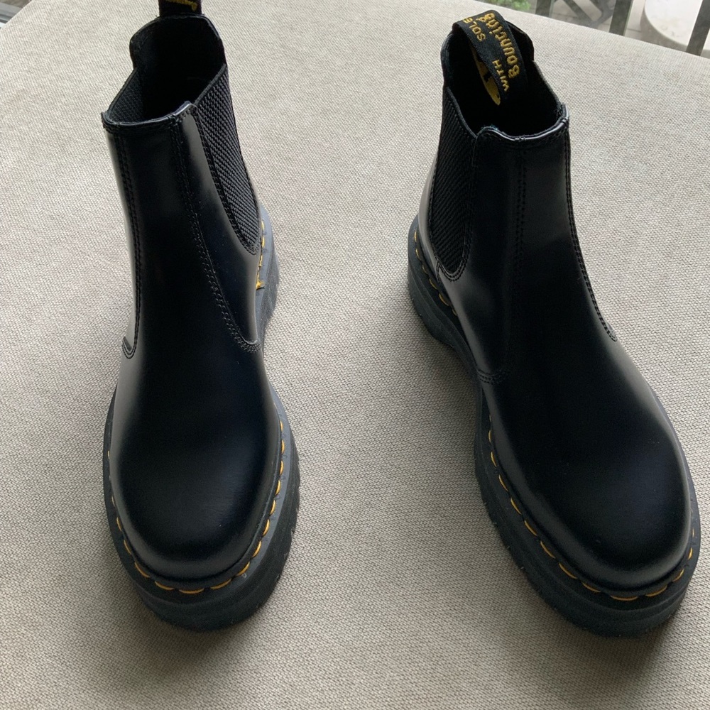 Brand New Never Worn Dr. Martens Quad Chelsea Boot